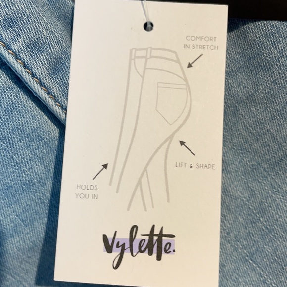 NWT****WOMENS SCULPT LIGHT WASH W/RIP DETAIL - Picture 4 of 9